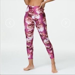 Onzie High Rise‎ Rose Leggings Size Large